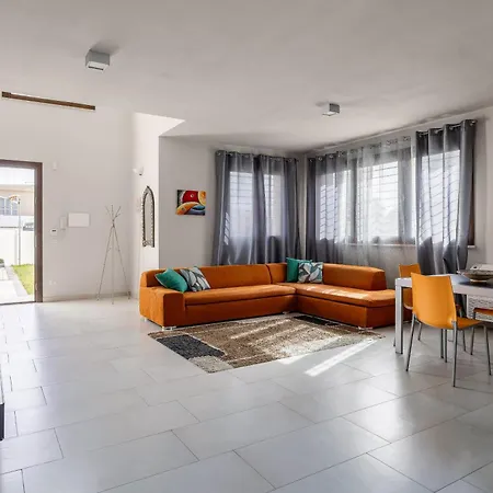 Solea - Family Friendly Near The Sea Βίλα Συρακούσες